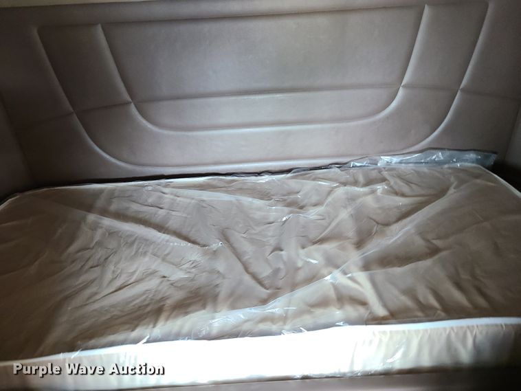 image for item K5850 2012 Peterbilt 386  semi truck