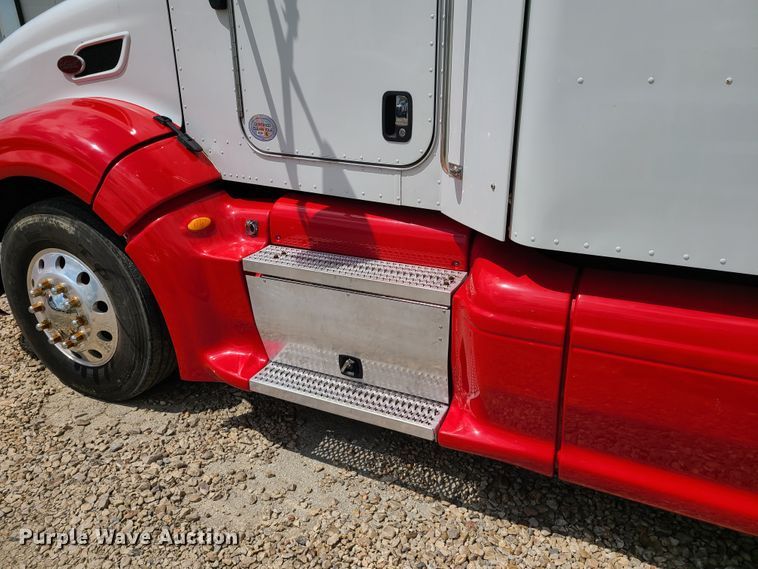 image for item K5850 2012 Peterbilt 386  semi truck