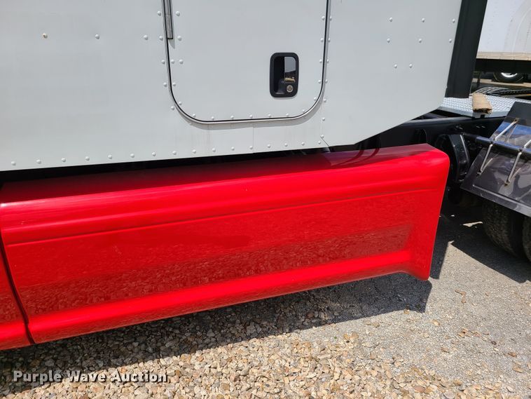 image for item K5850 2012 Peterbilt 386  semi truck