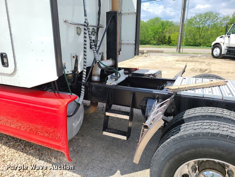 image for item K5850 2012 Peterbilt 386  semi truck