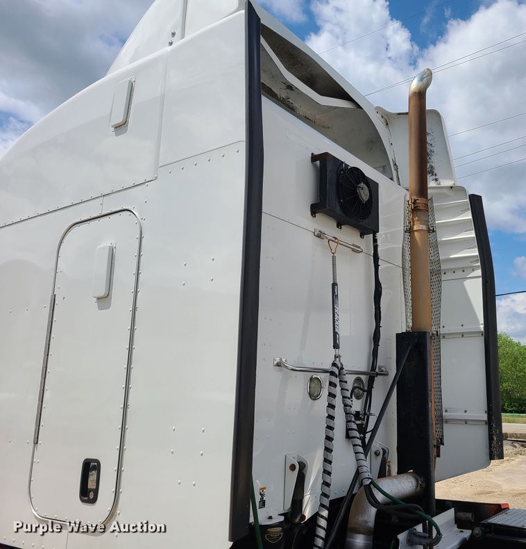 image for item K5850 2012 Peterbilt 386  semi truck