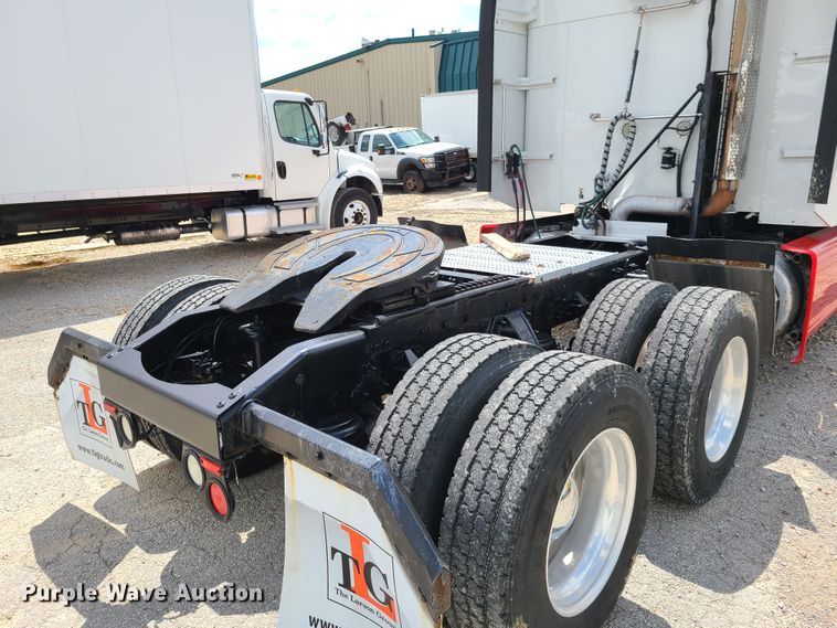 image for item K5850 2012 Peterbilt 386  semi truck