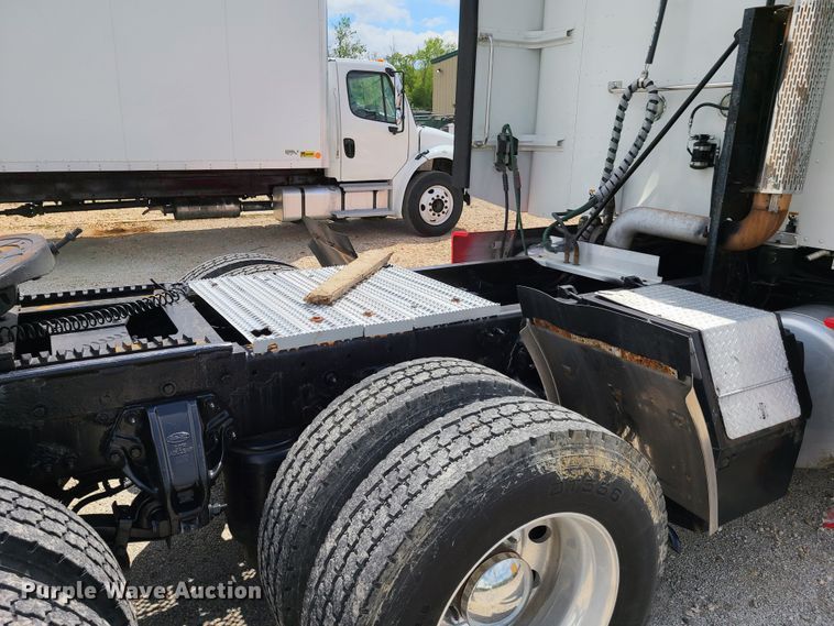 image for item K5850 2012 Peterbilt 386  semi truck