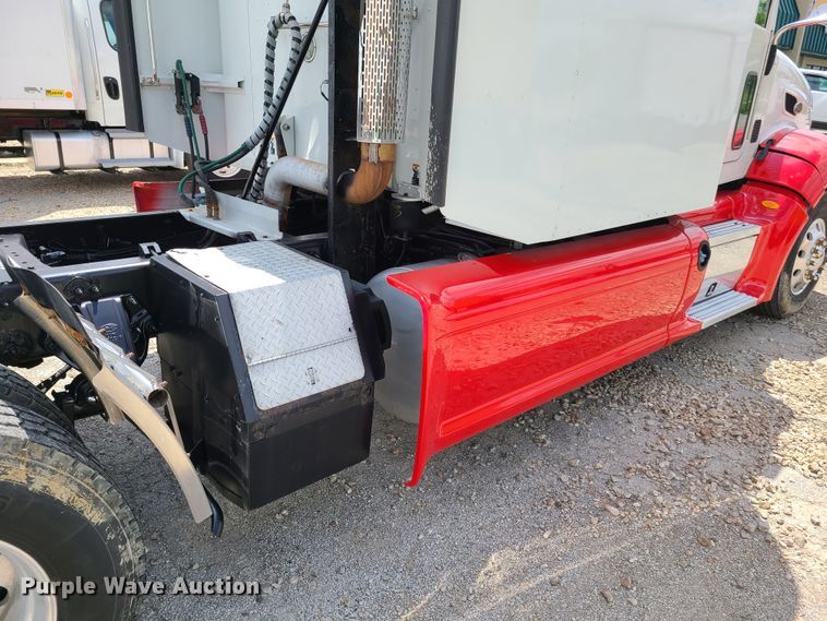 image for item K5850 2012 Peterbilt 386  semi truck