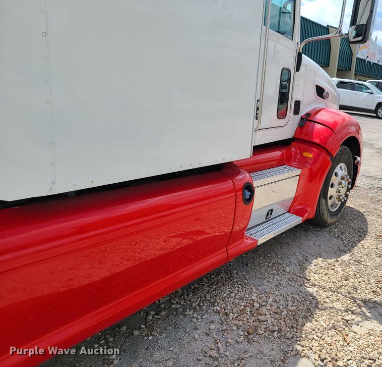 image for item K5850 2012 Peterbilt 386  semi truck