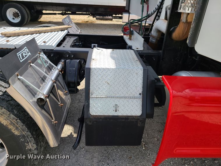 image for item K5850 2012 Peterbilt 386  semi truck