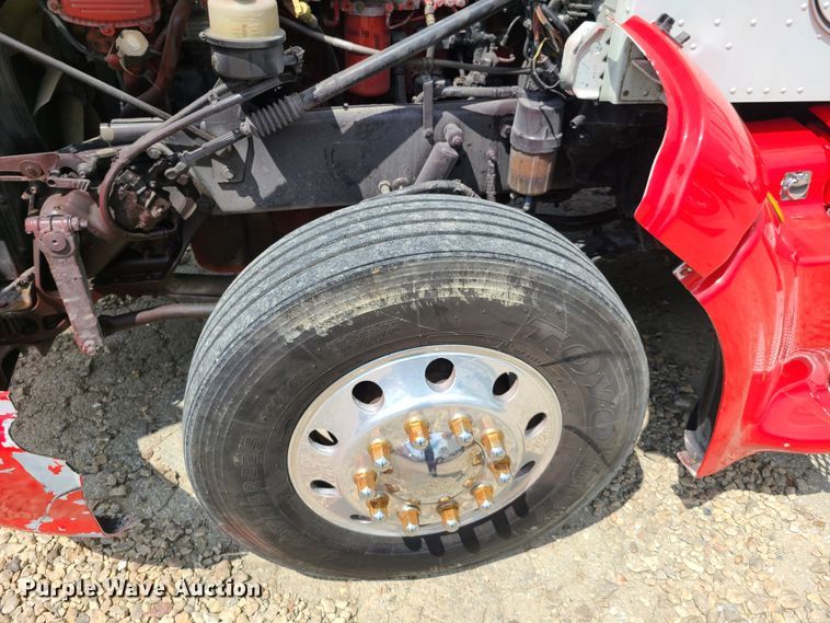 image for item K5850 2012 Peterbilt 386  semi truck