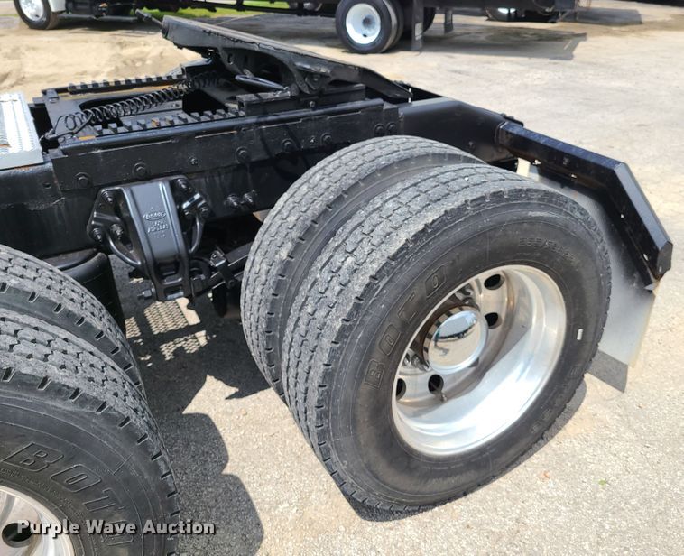 image for item K5850 2012 Peterbilt 386  semi truck