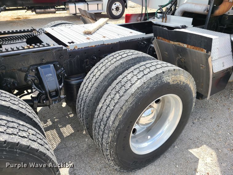 image for item K5850 2012 Peterbilt 386  semi truck