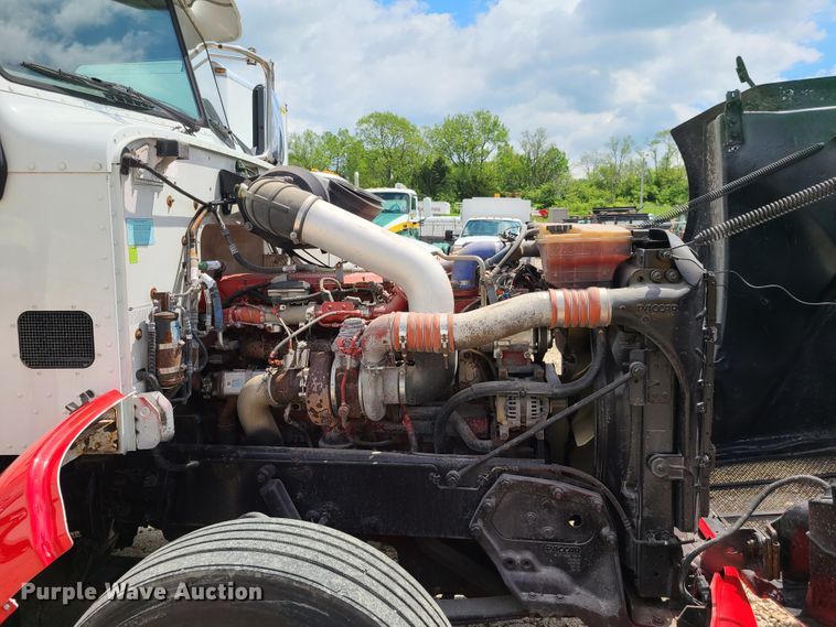 image for item K5850 2012 Peterbilt 386  semi truck