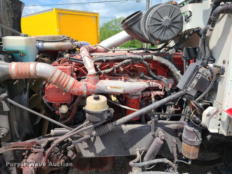 image for item K5850 2012 Peterbilt 386  semi truck