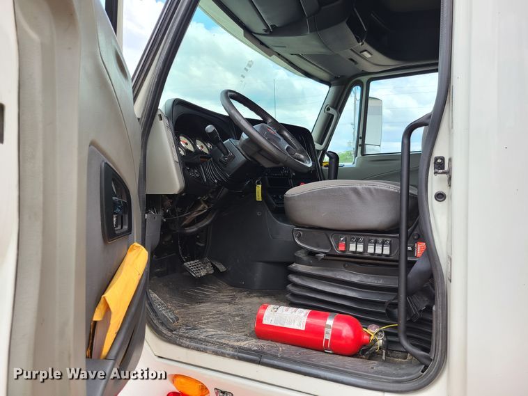 image for item K5852 2013 International ProStar  semi truck