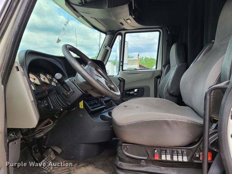 image for item K5852 2013 International ProStar  semi truck