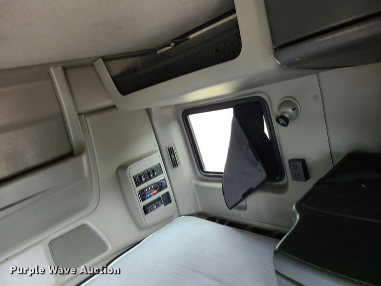 image for item K5852 2013 International ProStar  semi truck