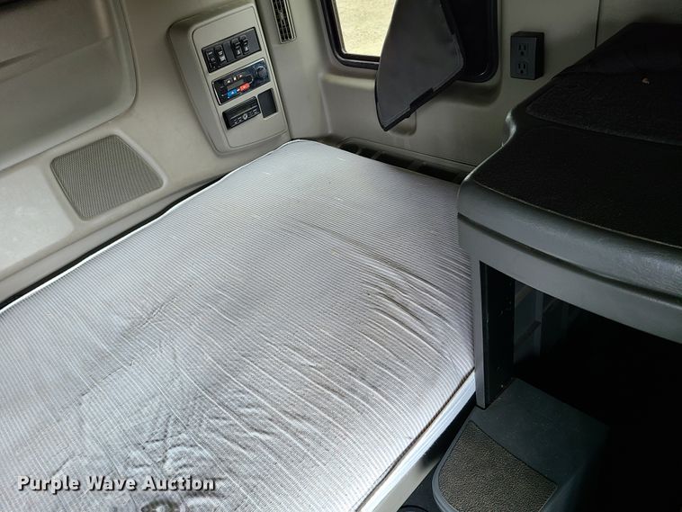 image for item K5852 2013 International ProStar  semi truck