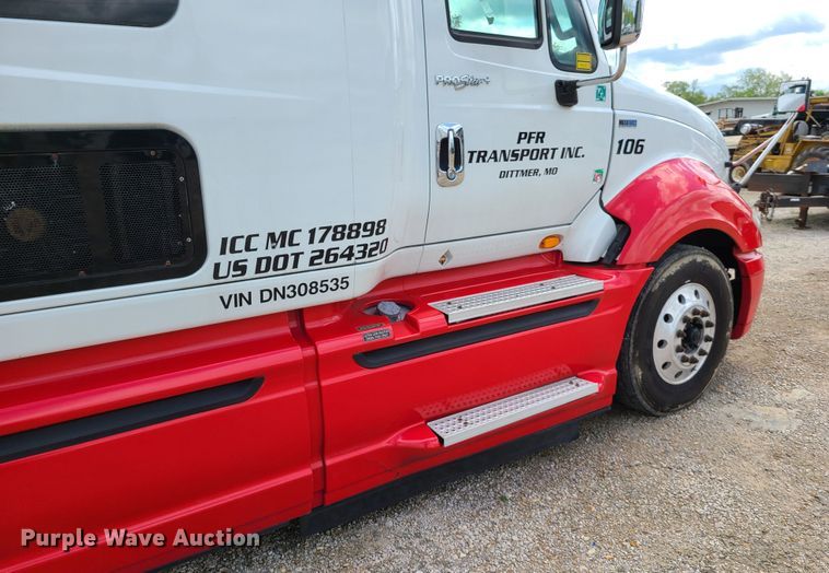 image for item K5852 2013 International ProStar  semi truck