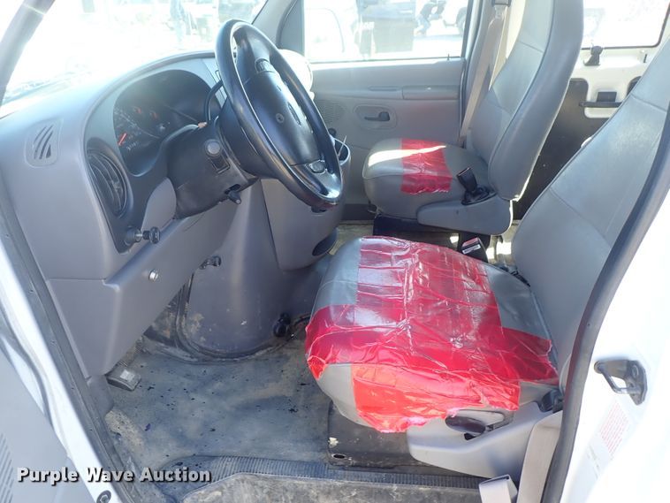 image for item DC3290 1997 Ford Club Wagon  van