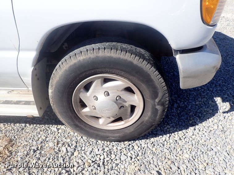 image for item DC3290 1997 Ford Club Wagon  van