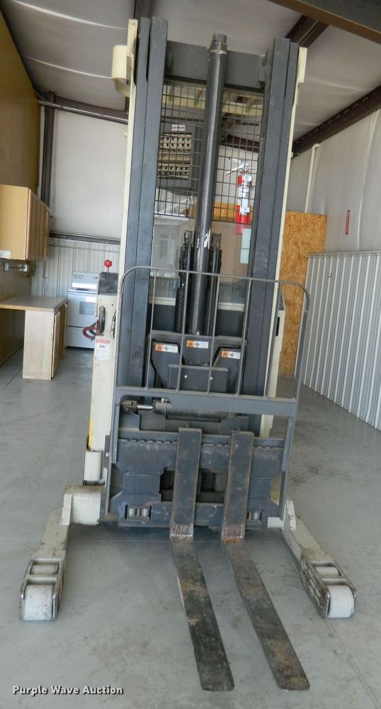 image for item DE4450 Crown 35RRTTS forklift