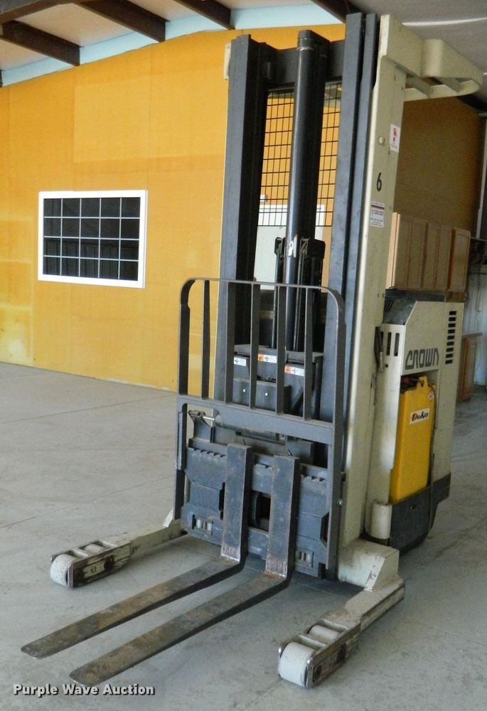 image for item DE4450 Crown 35RRTTS forklift