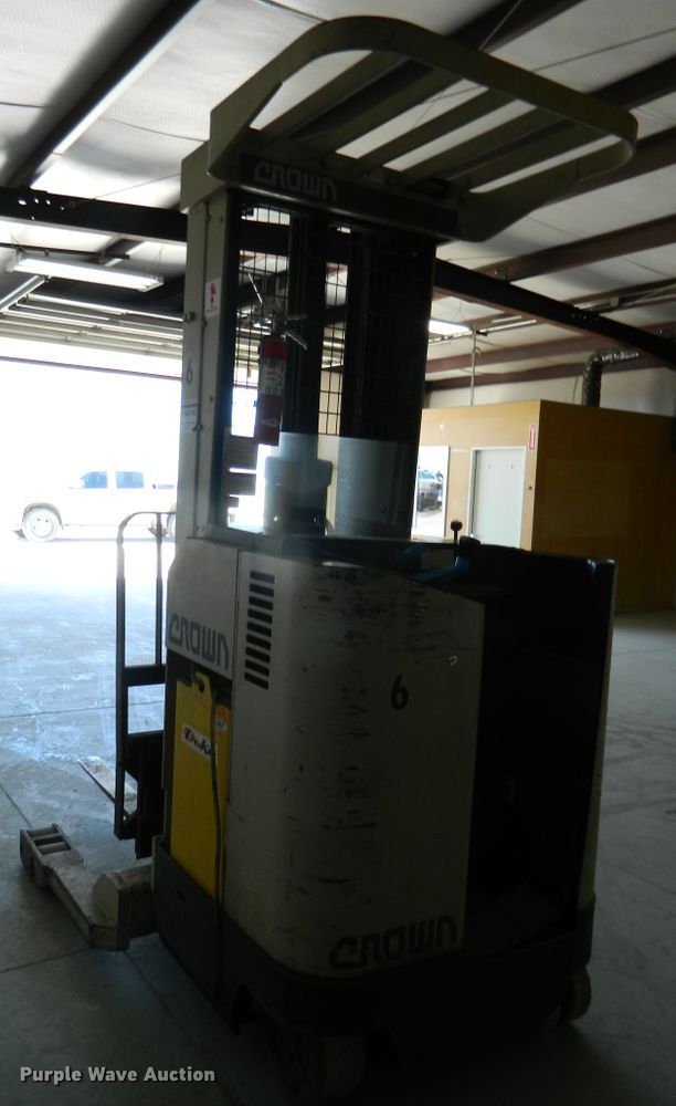 image for item DE4450 Crown 35RRTTS forklift