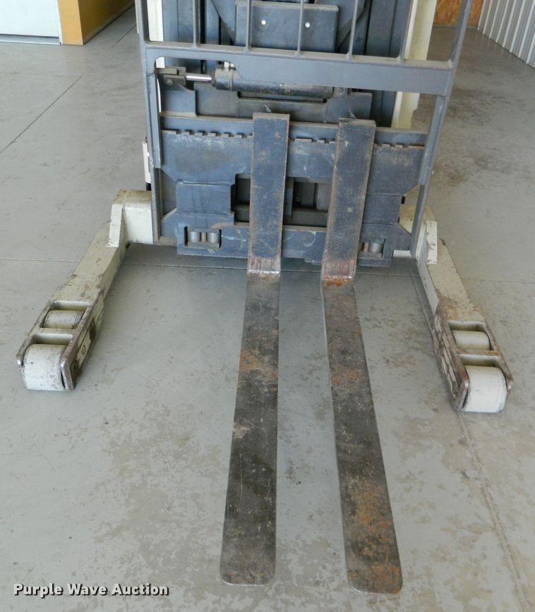 image for item DE4450 Crown 35RRTTS forklift