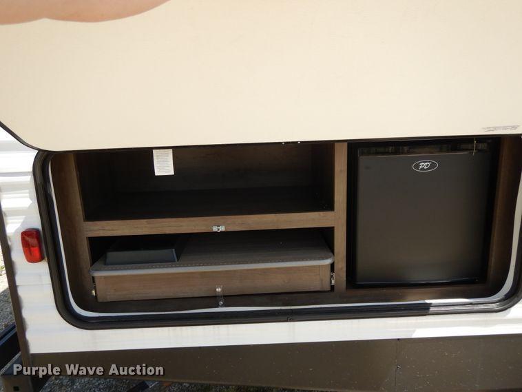 image for item DE5633 2019 Coleman CM285BH19  camper