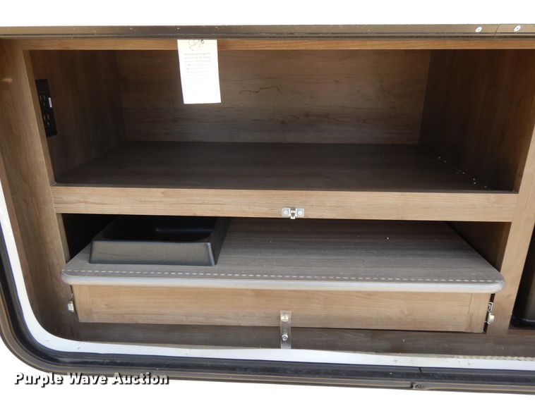 image for item DE5633 2019 Coleman CM285BH19  camper