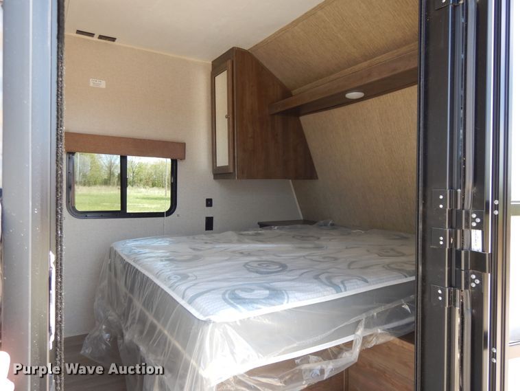 image for item DE5633 2019 Coleman CM285BH19  camper