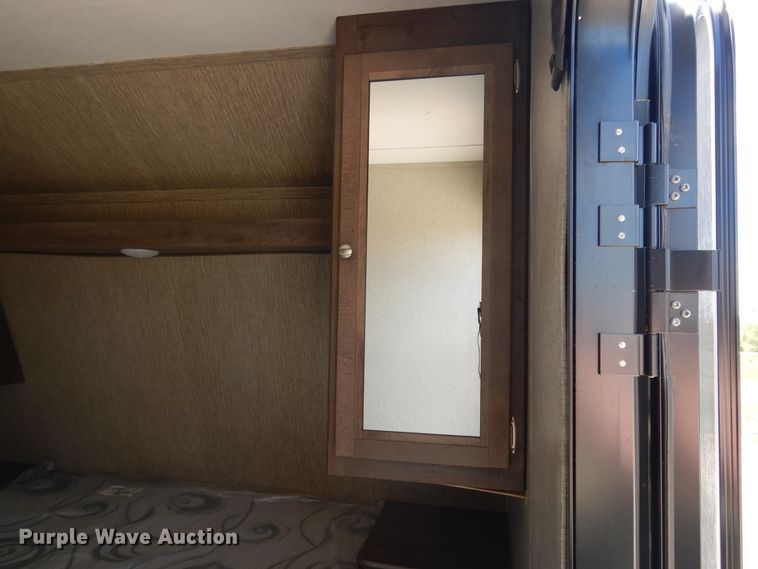 image for item DE5633 2019 Coleman CM285BH19  camper