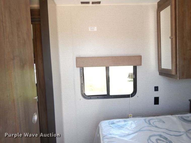 image for item DE5633 2019 Coleman CM285BH19  camper