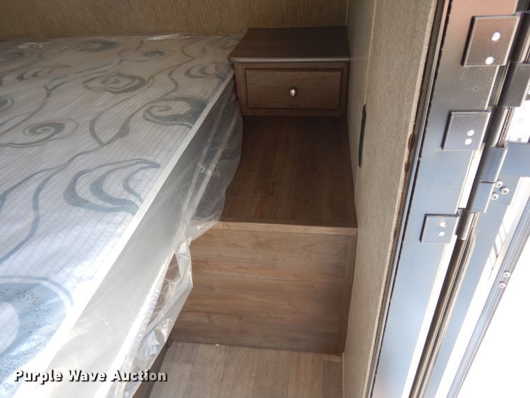 image for item DE5633 2019 Coleman CM285BH19  camper