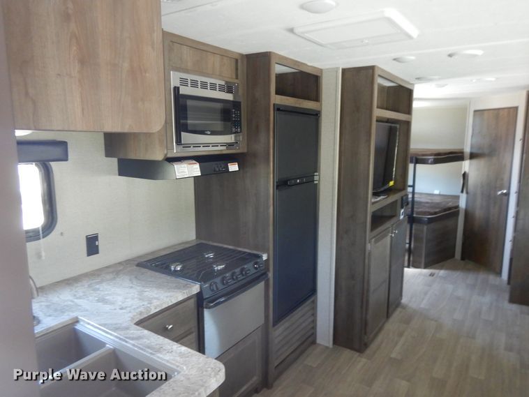 image for item DE5633 2019 Coleman CM285BH19  camper