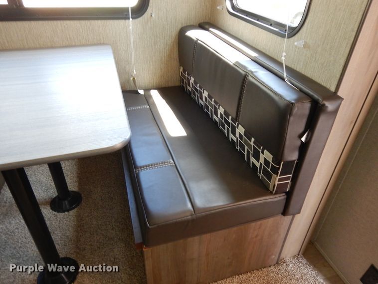 image for item DE5633 2019 Coleman CM285BH19  camper