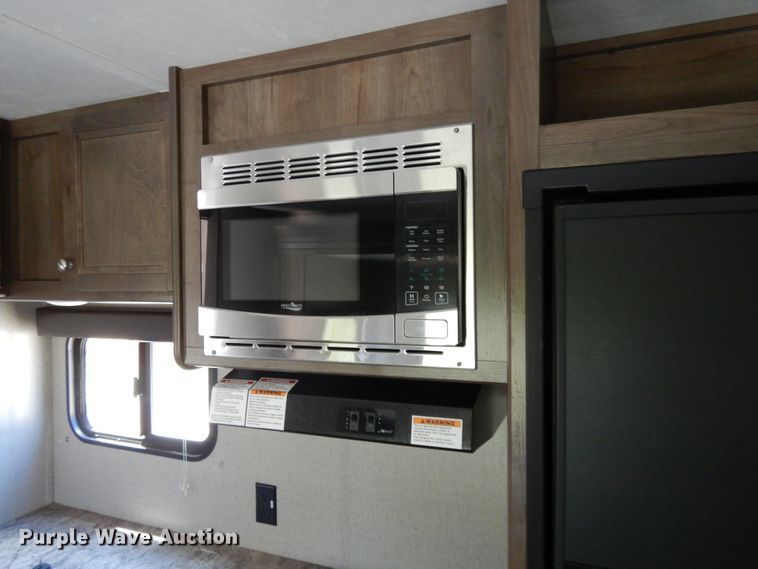 image for item DE5633 2019 Coleman CM285BH19  camper