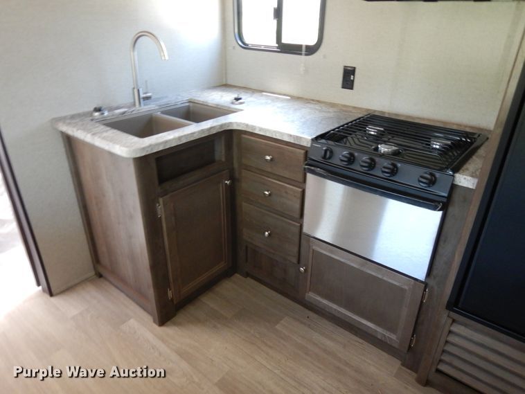 image for item DE5633 2019 Coleman CM285BH19  camper