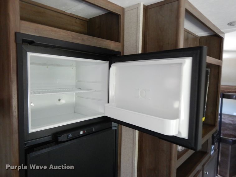 image for item DE5633 2019 Coleman CM285BH19  camper