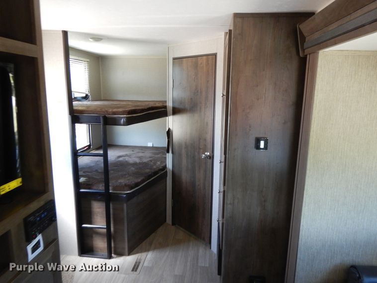 image for item DE5633 2019 Coleman CM285BH19  camper