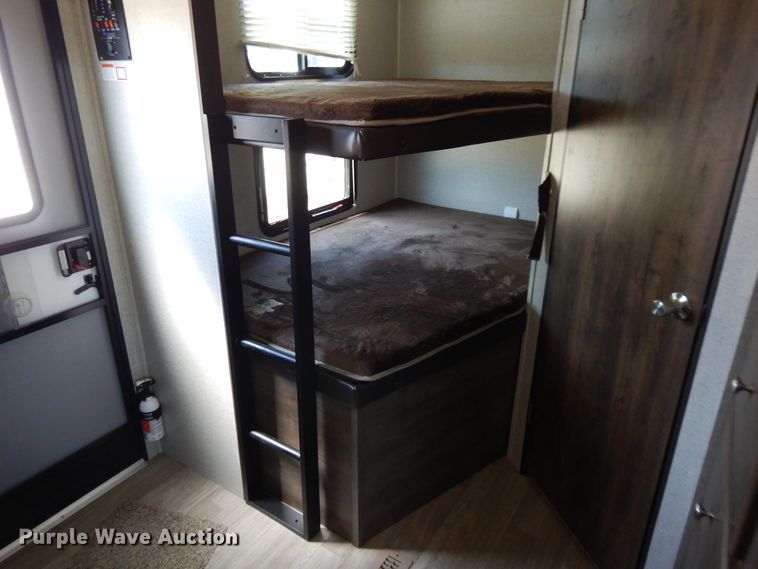 image for item DE5633 2019 Coleman CM285BH19  camper