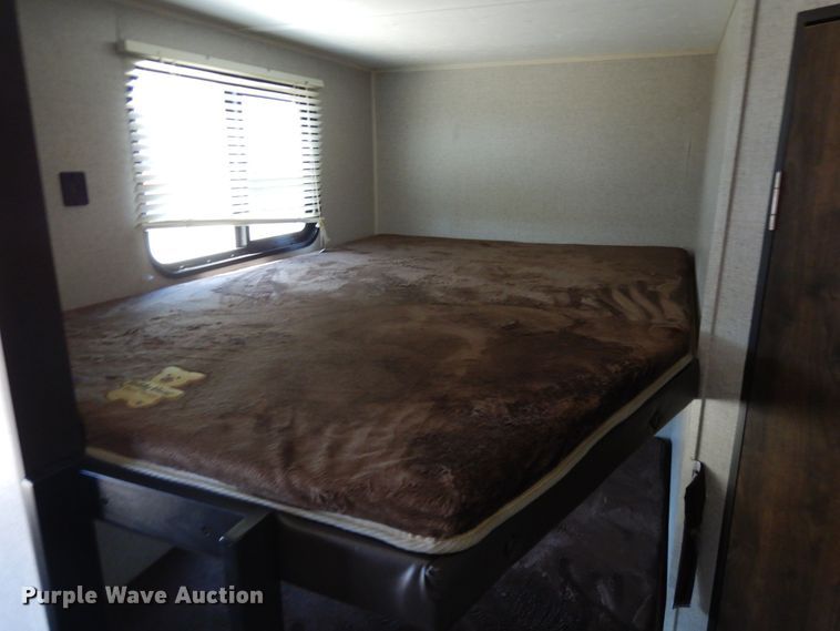 image for item DE5633 2019 Coleman CM285BH19  camper