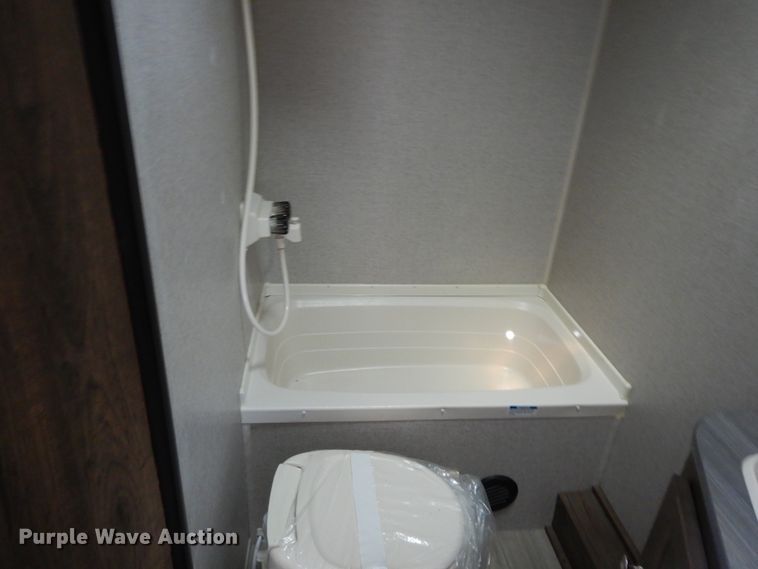 image for item DE5633 2019 Coleman CM285BH19  camper