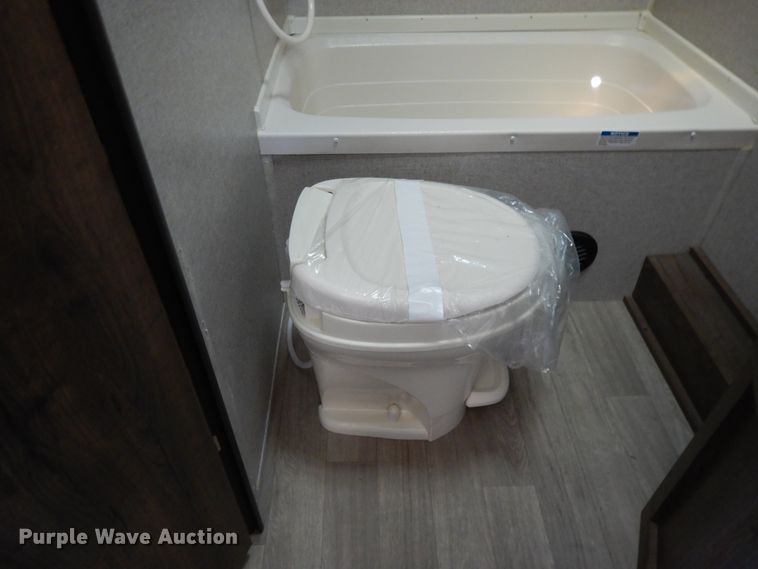 image for item DE5633 2019 Coleman CM285BH19  camper