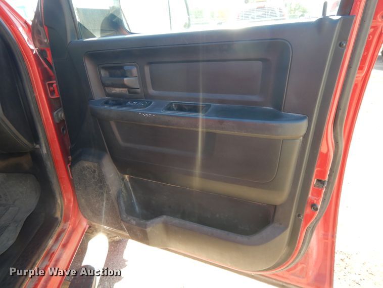 image for item DE5651 2014 Dodge Ram 3500HD  Crew Cab utility bed pickup truck