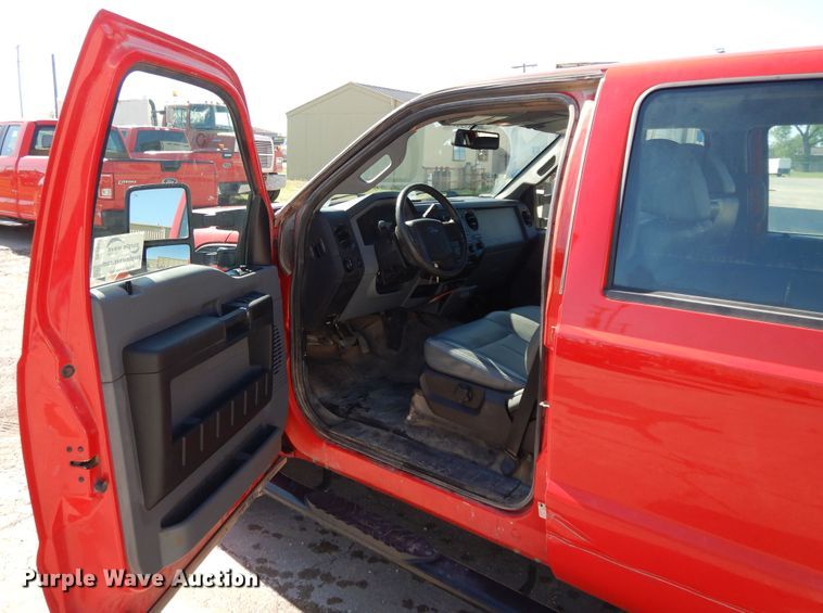 image for item DE5652 2016 Ford F250 Super Duty  Crew Cab pickup truck