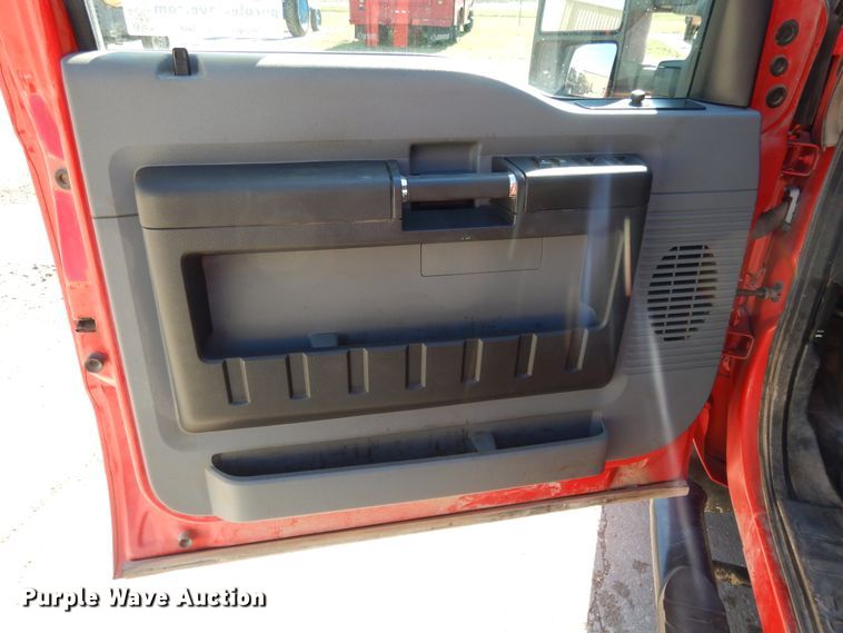 image for item DE5652 2016 Ford F250 Super Duty  Crew Cab pickup truck