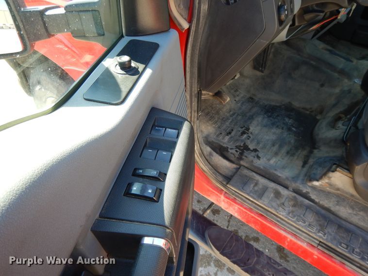 image for item DE5652 2016 Ford F250 Super Duty  Crew Cab pickup truck