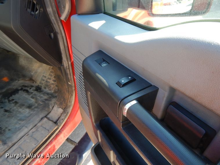 image for item DE5652 2016 Ford F250 Super Duty  Crew Cab pickup truck