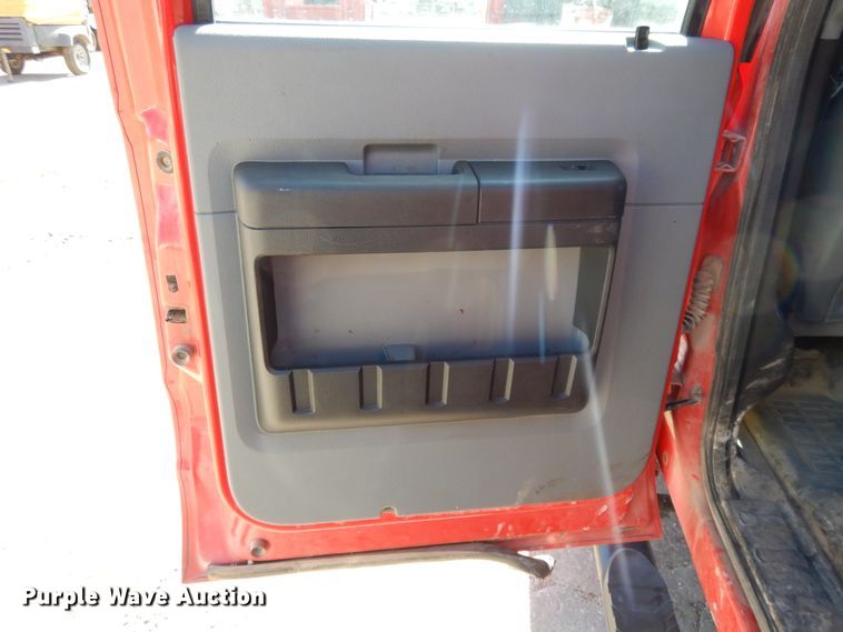 image for item DE5652 2016 Ford F250 Super Duty  Crew Cab pickup truck