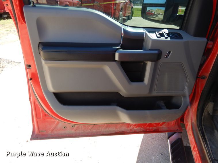 image for item DE5655 2017 Ford F150  SuperCrew pickup truck