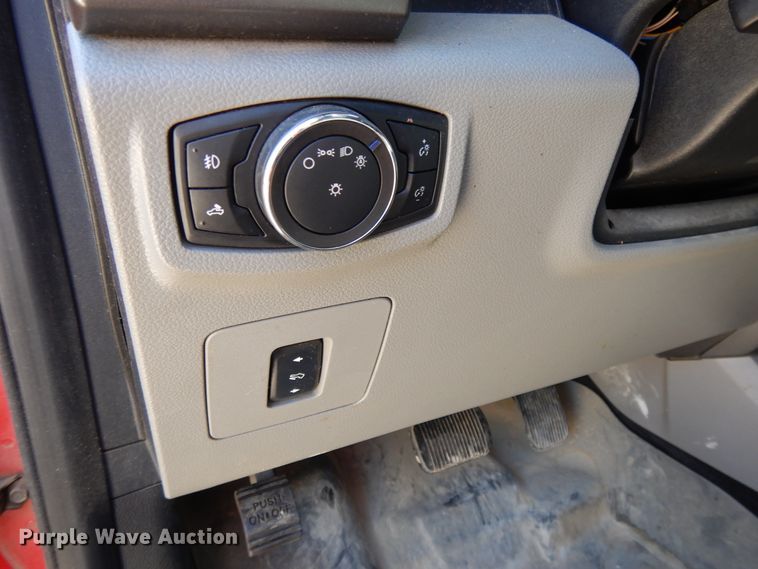 image for item DE5655 2017 Ford F150  SuperCrew pickup truck